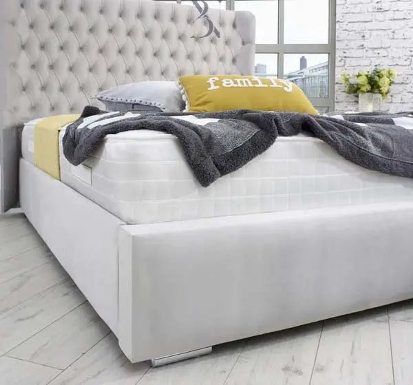 Topaz Wing backed Dotted Bed